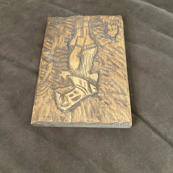 Vintage Hand Carved Pyrography Wooden Folk Art Gnome Plaque 8”x5” - Picture 4 of 9